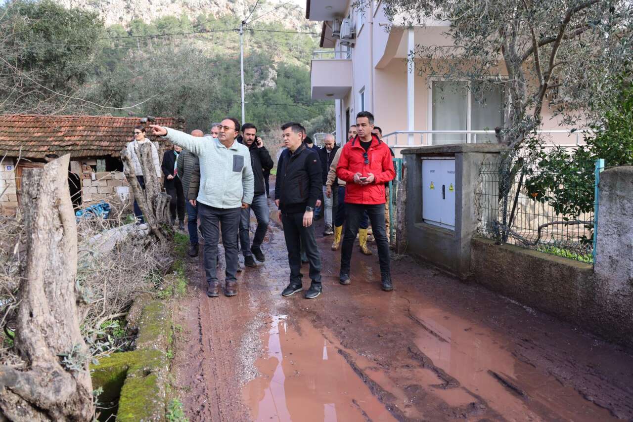 Başkan Ünlü Selden Etkilenen Mahallelerde İncelemelerde Bulundu 3